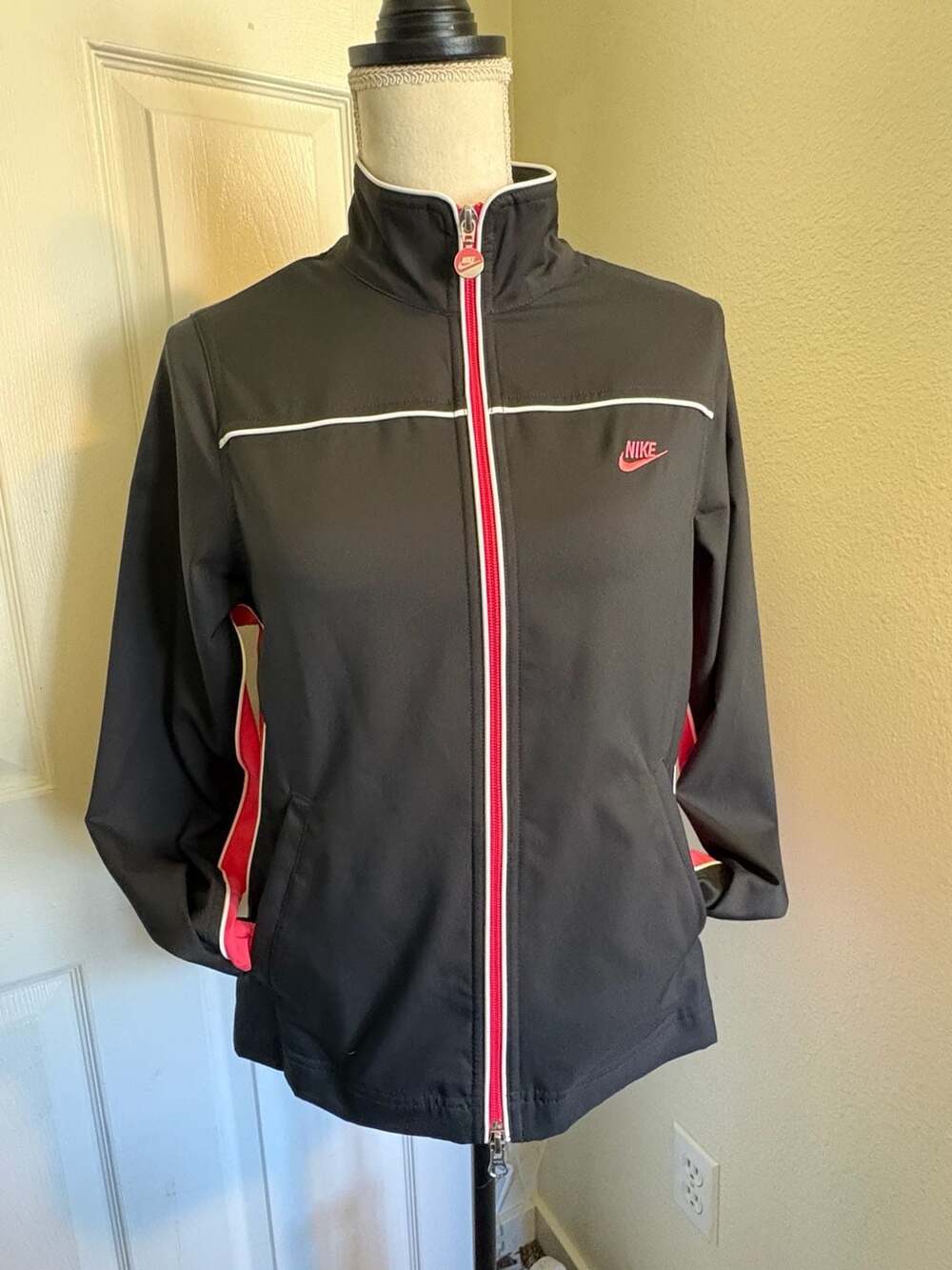 Y2K Nike Women's Retro Black and Pink Zip-Front Track Jacket with White Piping